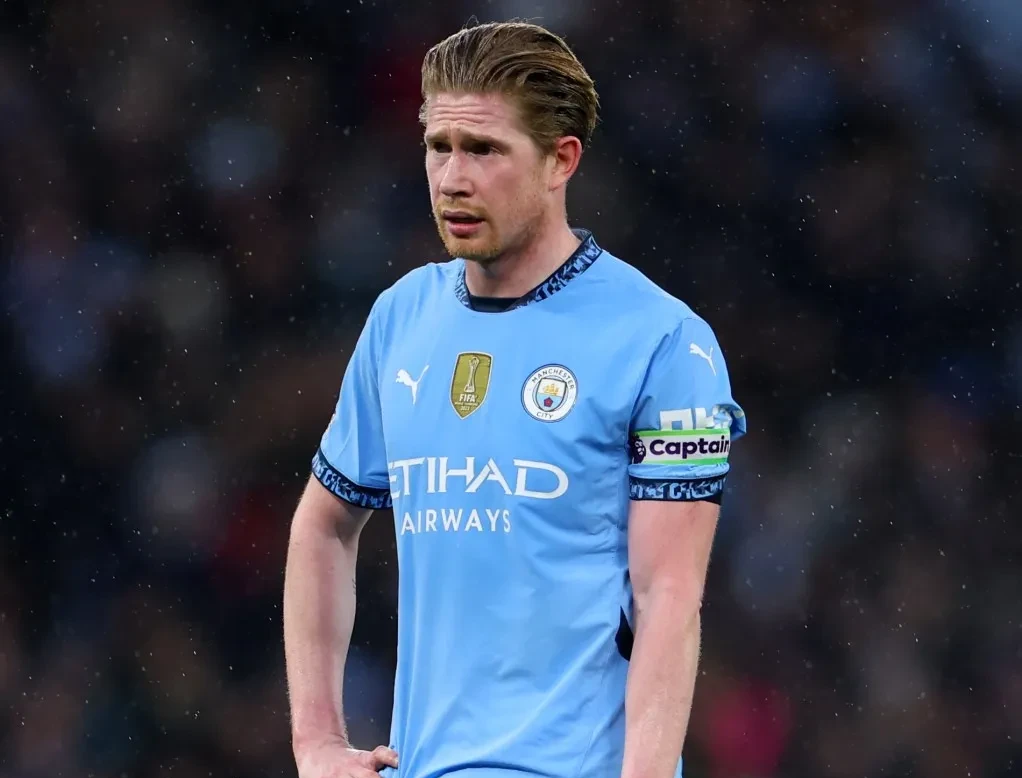 德布劳内在澳大利亚队比赛中表现优异,出色防守引发热议!赛场气氛高涨 德布劳内在澳大利亚队比赛中表现优异,出色防守引发热议!赛场气氛高涨